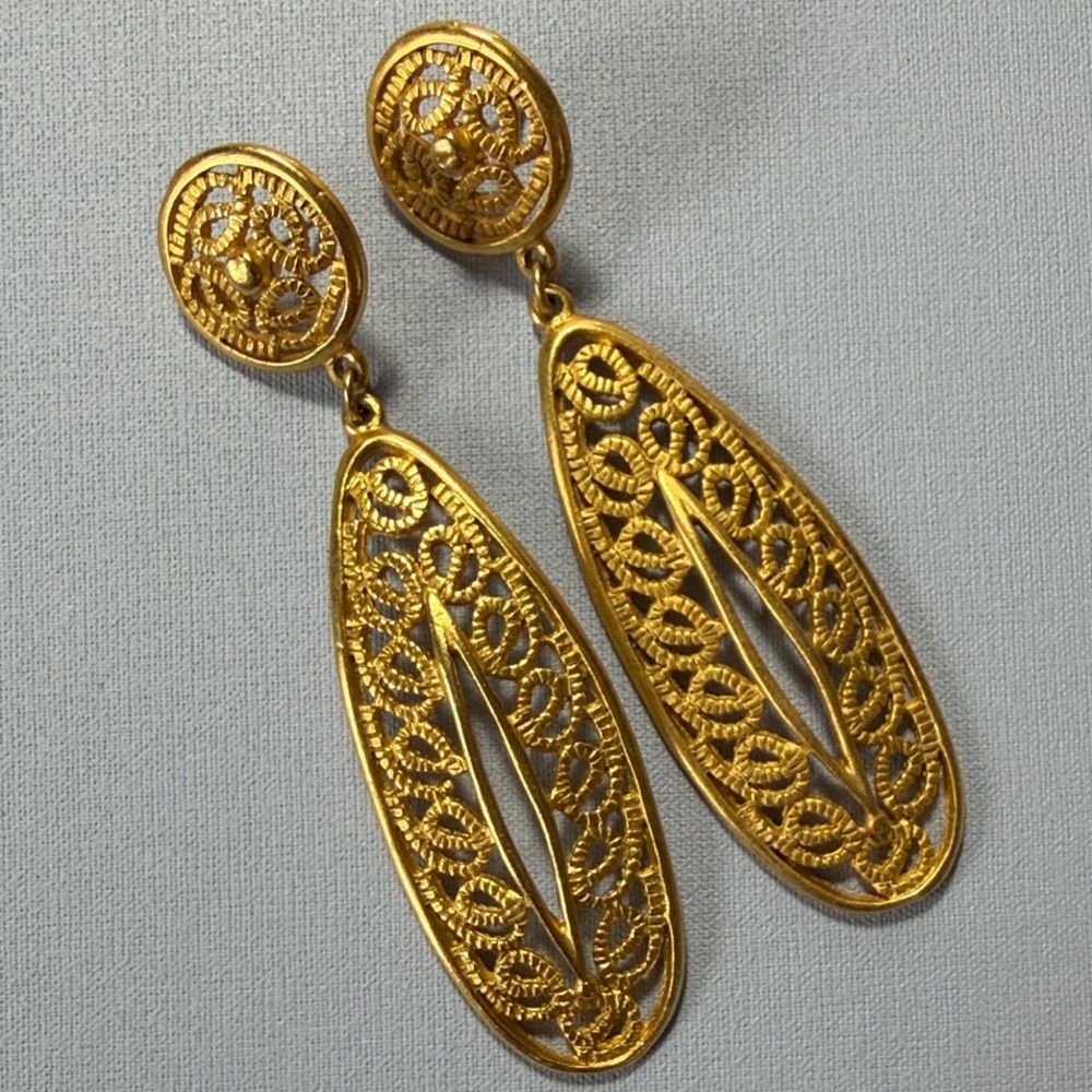 Vintage 90s Elegant Gold Tone Filigree Drop Earrings